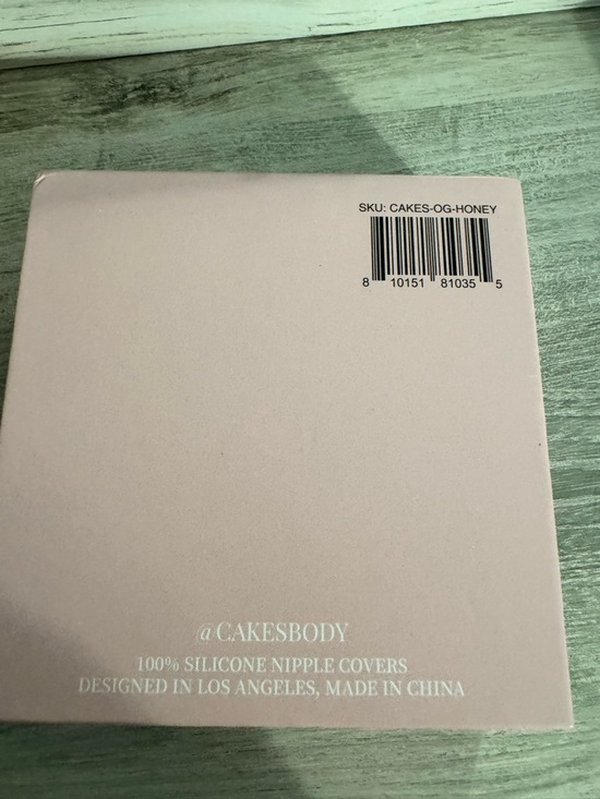 Cake Nude Silicone Adhesive Bra Cups with Pink Storage Pouch - Picture 3 of 3